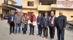 डिएसपी कुवँरलाई विदाई गर्दै बिर्तामोडका नगरप्रमुख र उपप्रमुख लगायत ।