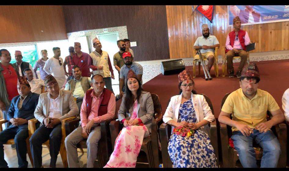 झापाकाे धुलाबारीमा आयाेजित कार्यक्रममा सहभागि रास्वपाका नेताहरू ।