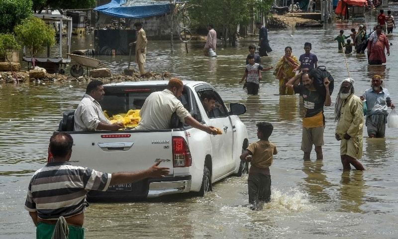 पाकिस्तानको कराँचीमा बाढीमा परेर कम्तिमा २३ जनाको मृत्यु