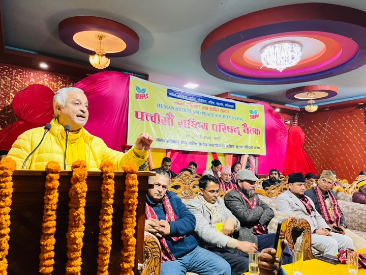 शक्ति केन्द्रकाे टकरावले लाेकतन्त्रलाई खान्छ: कृष्ण पहाडी