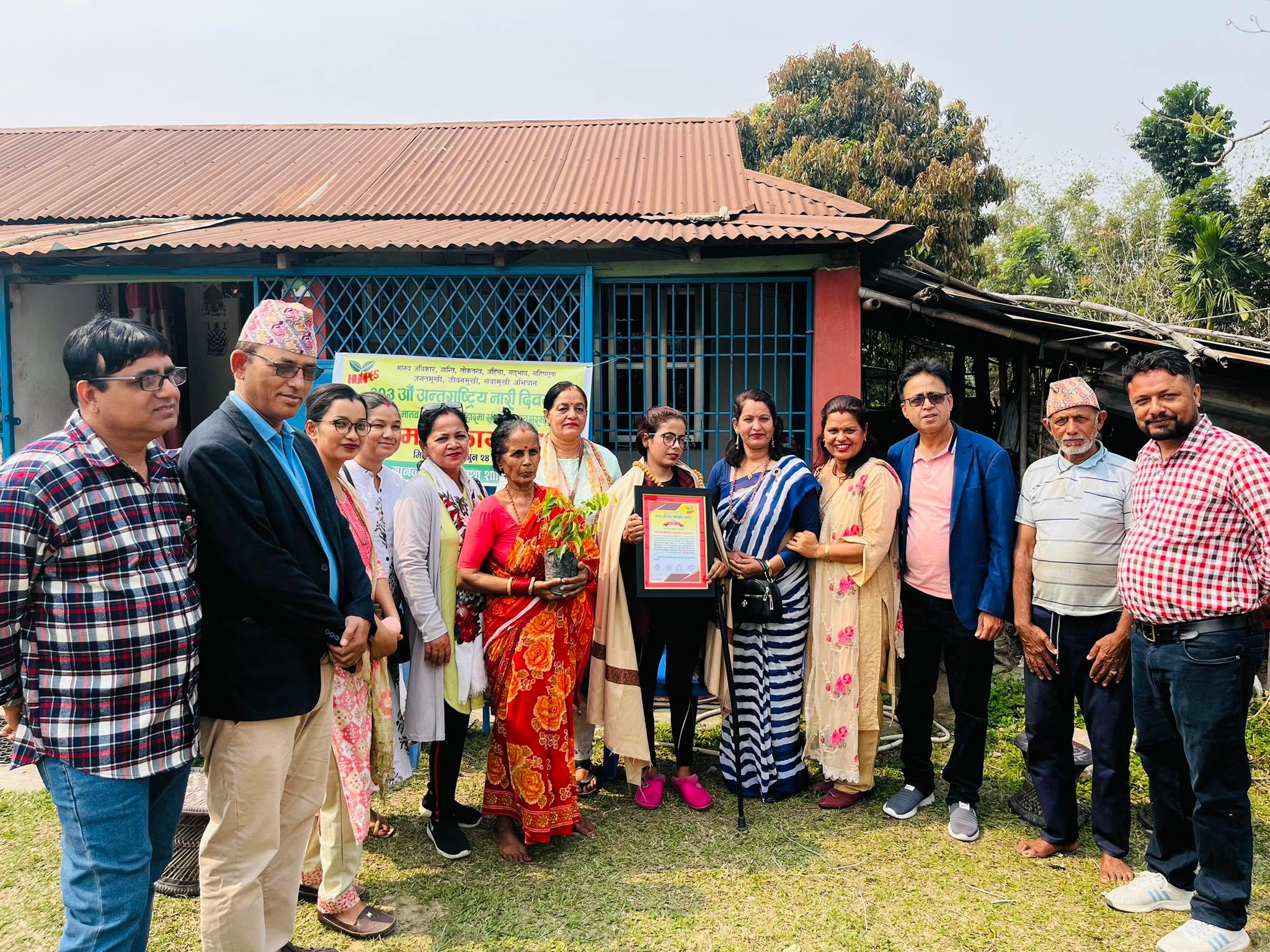 मानव अधिकार तथा शान्ति समाजद्वारा दुई महिलालाई सम्मान 