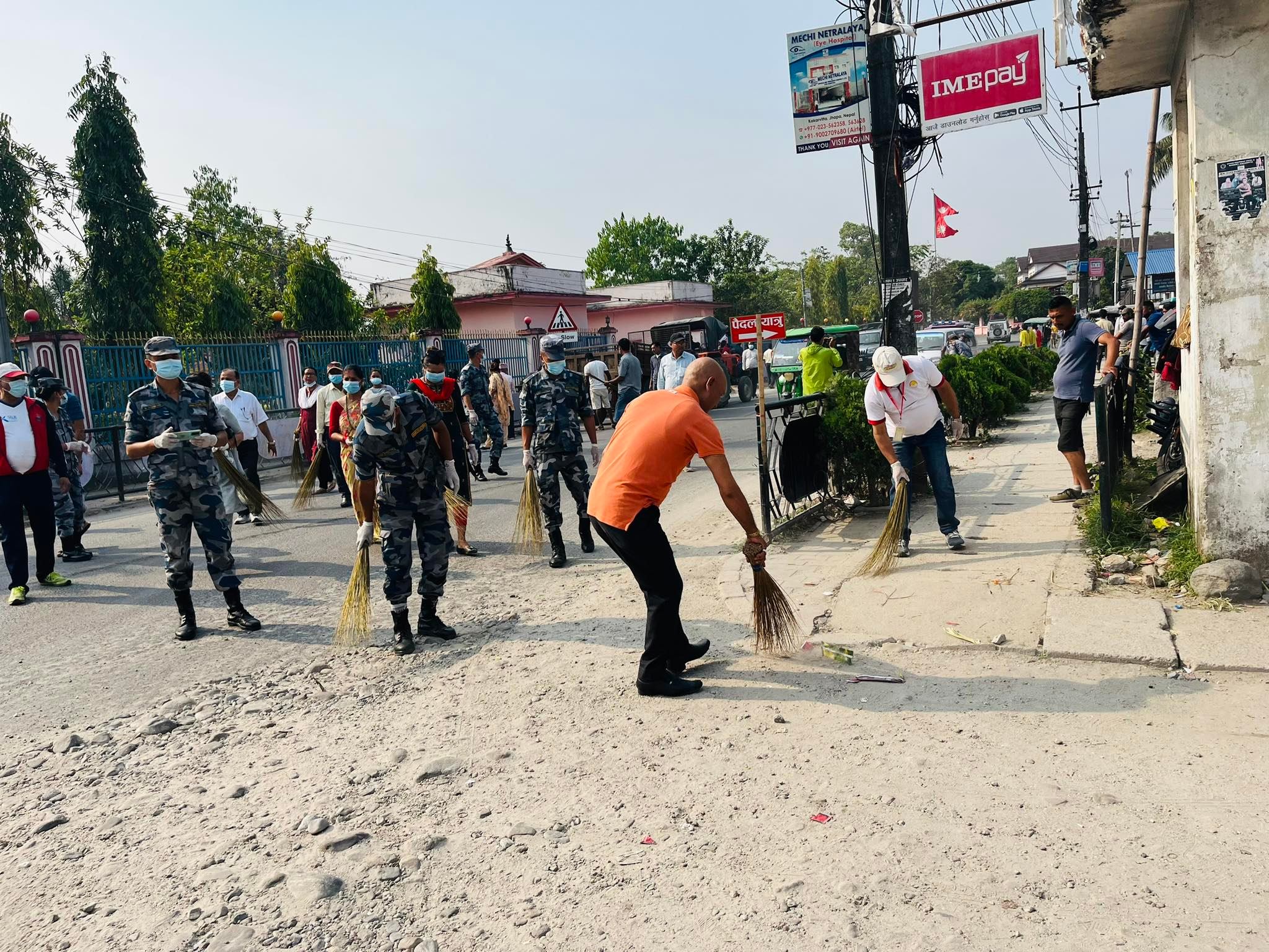 काँकरभिट्टा बजारलाई सफा सुन्दर बनाउन सरसफाई कार्यक्रम 