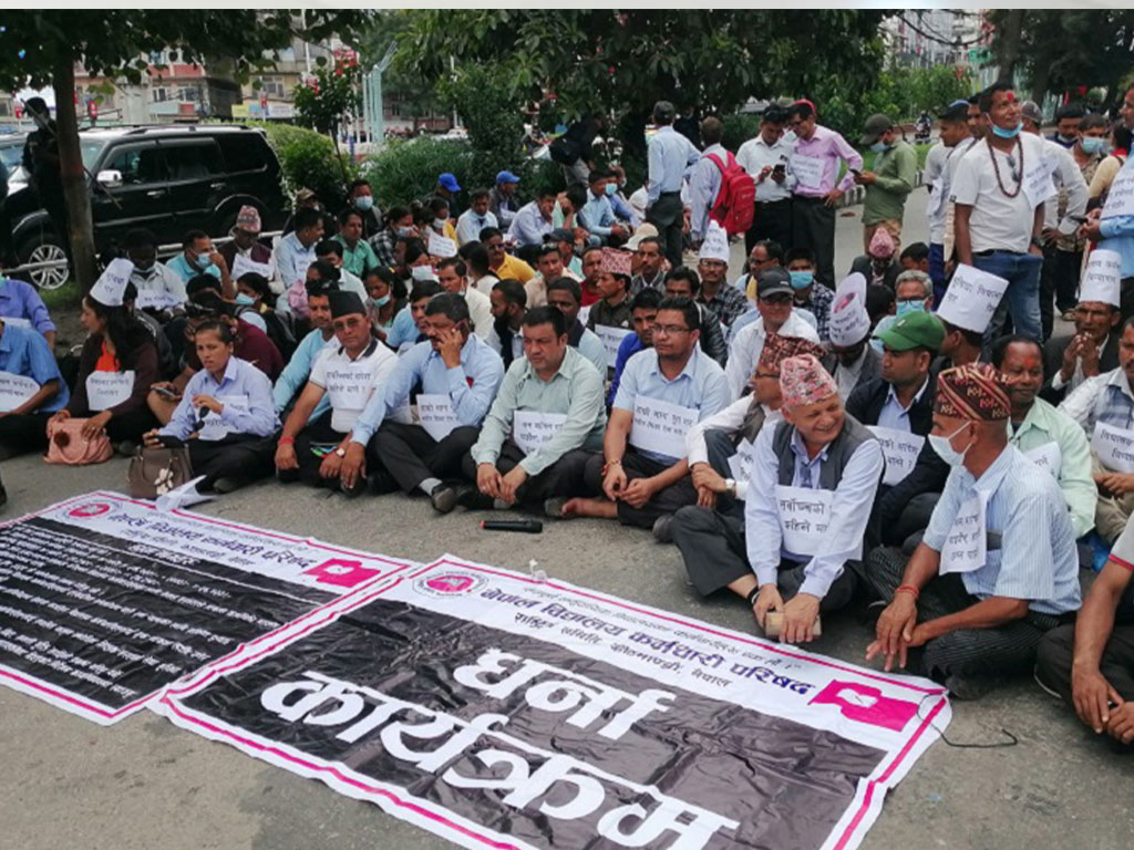 सामुदायिक विद्यालय बन्दको कार्यक्रम फिर्ता
