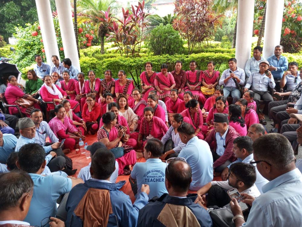 शिक्षक महासंघ आन्दोलनमा: पालिकाहरुमा धर्ना दिइयो 
