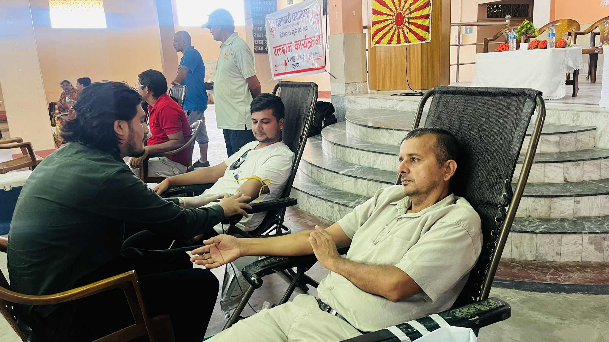 धुलाबारीमा एकै दिन ११८ जनाले गरे रक्तदान