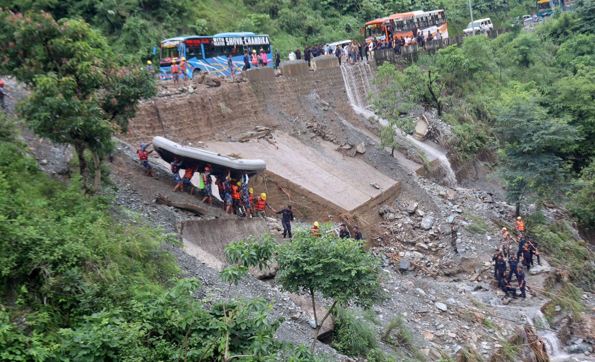 उच्च जोखिमको सुचना जारी भएका दिन रात्री बस चलाउन रोक