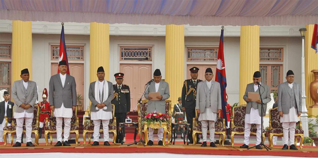 प्रधानमन्त्री र मन्त्रीहरुको सपथग्रहण, २२ सदस्यीय मन्त्रीपरिषद गठन