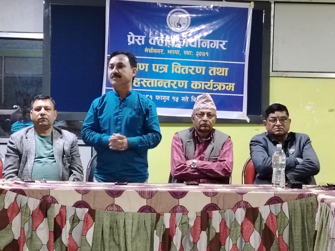 कुलमान घिसिङलाई हटाउनु हुँदैन : विश्वप्रकाश शर्मा