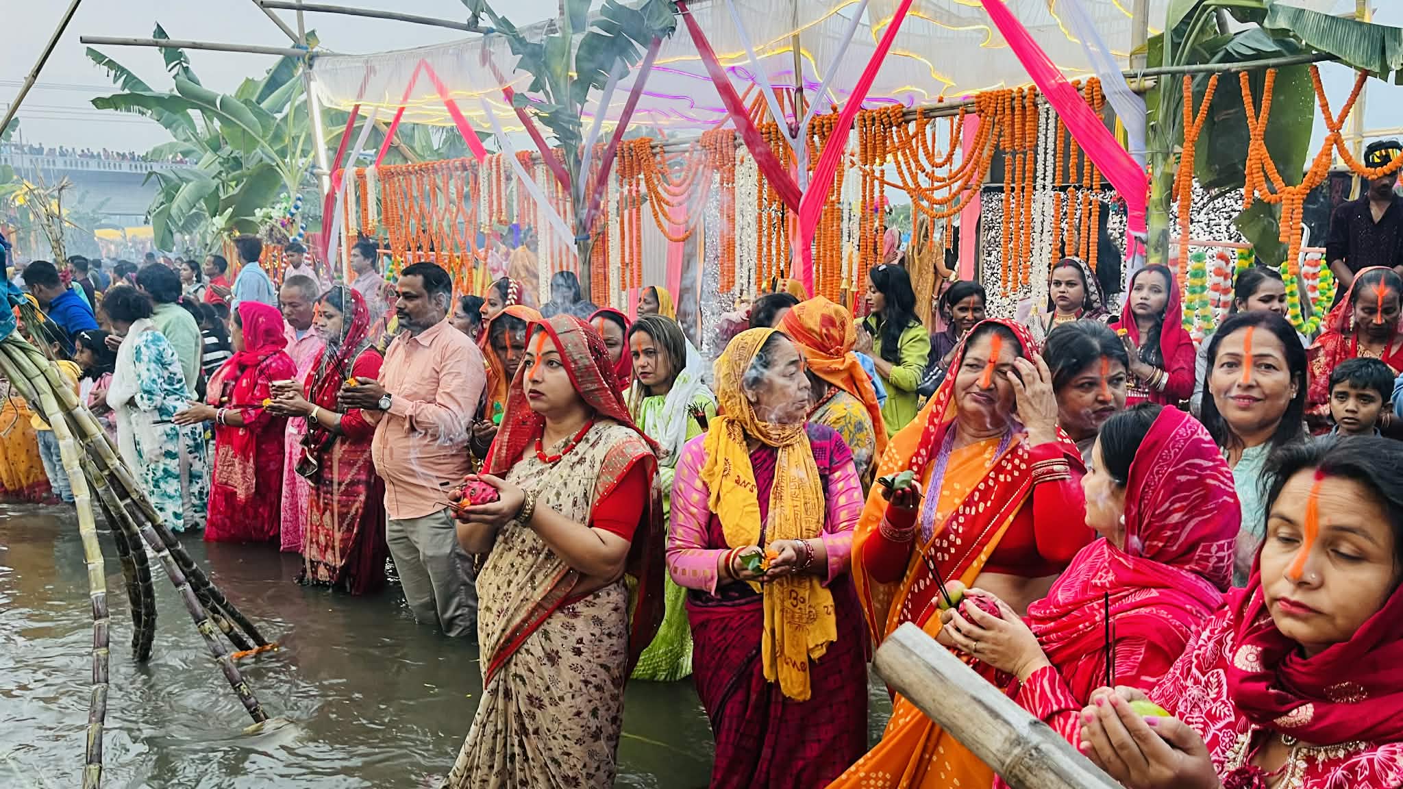 उदाउँदो सुर्यलाई अर्घ दिंदै सकियो छठ