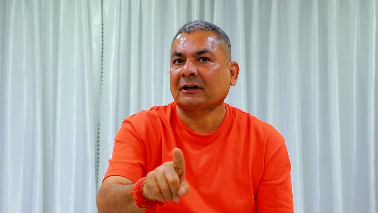 मध्यरातमा दुर्गा प्रसाई प्रहरी नियन्त्रणमा