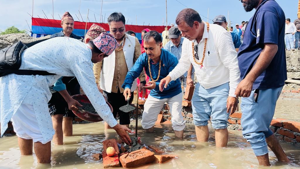 धुलाबारी खानेपानीका लागि नयाँ टेंकी बन्ने, सांसद शर्माद्वारा शिलान्यास