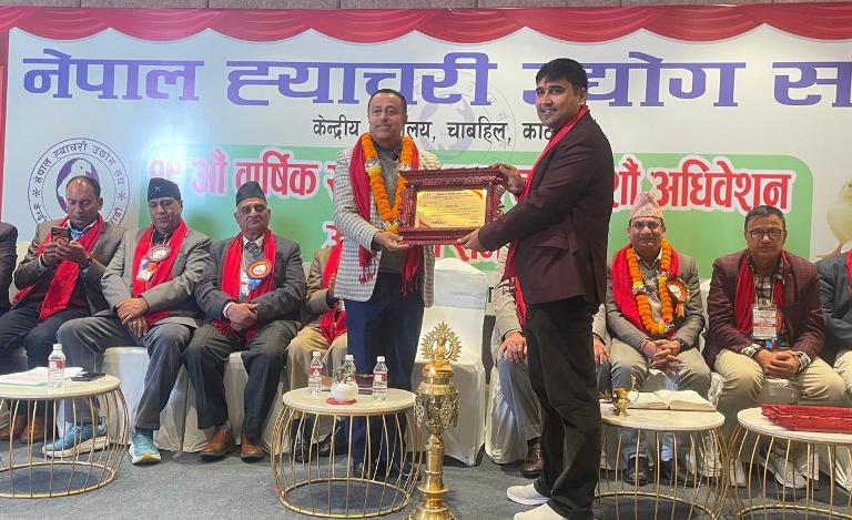 मेचीनगरका निरौला ह्याचरी उद्योग संघको केन्द्रीय सदस्यमा निर्वाचित