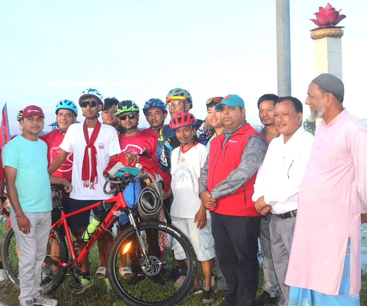  कुलतविरुद्ध मिलनको एकल साइकल यात्रा :  कचनकवलदेखि पाथीभरा सम्म
