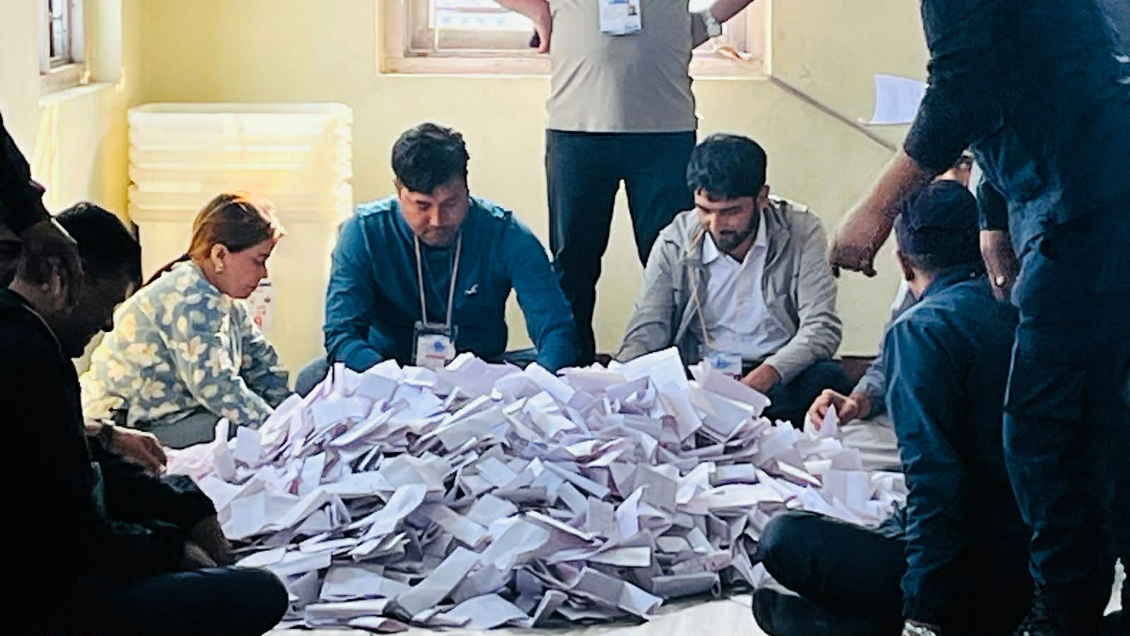 झापा १ : एमालेका उप्रेतीसहित १२ उम्मेद्वारको जमानत जफत