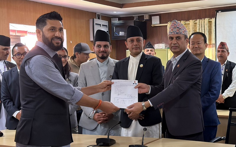 सभामुखका लागि रास्वपाका डीपी अर्यालको मनोनयन दर्ता