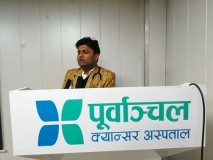बिपन्नका लागि दिइने छुट सुविधाका बारेमा जानकारी गराउँदै डा यादब ।