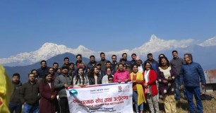 तालिम समापन पछि सामुहिक तस्वीरमा सहभागिहरु ।