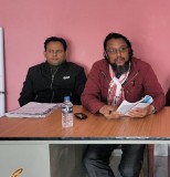 पत्रकार सम्मेलनमा माओवादी मेचीनगरका अध्यक्ष चिमरिया र सहसचिव कृष्ण कौशल ।