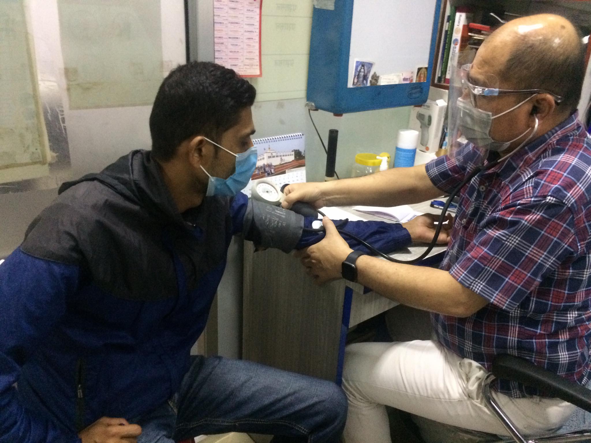मेचीनगरका पत्रकारको स्वास्थ्य परीक्षण