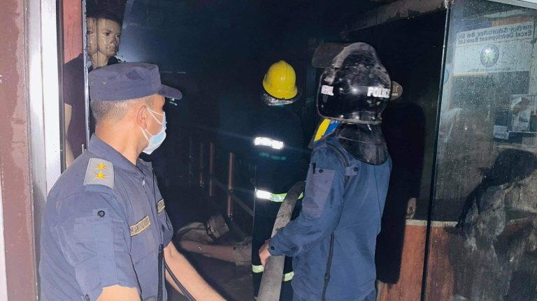 बिर्तामोडको थापा मार्केटमा आगलागी