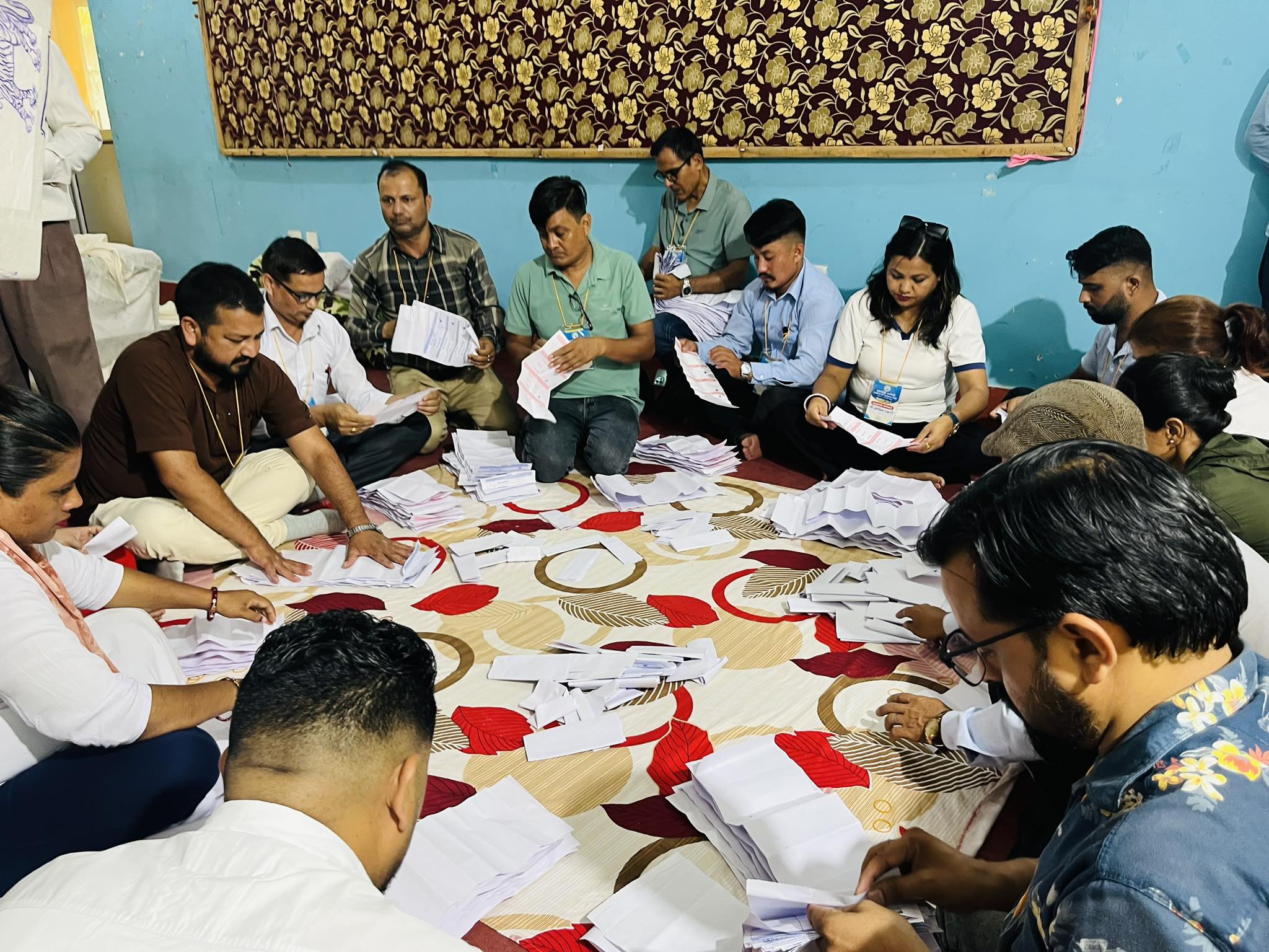 काकरभिट्टा खानेपानी चुनावः सदस्यहरुको पहिलो एक सय मतमा यस्तो छ परिणाम 