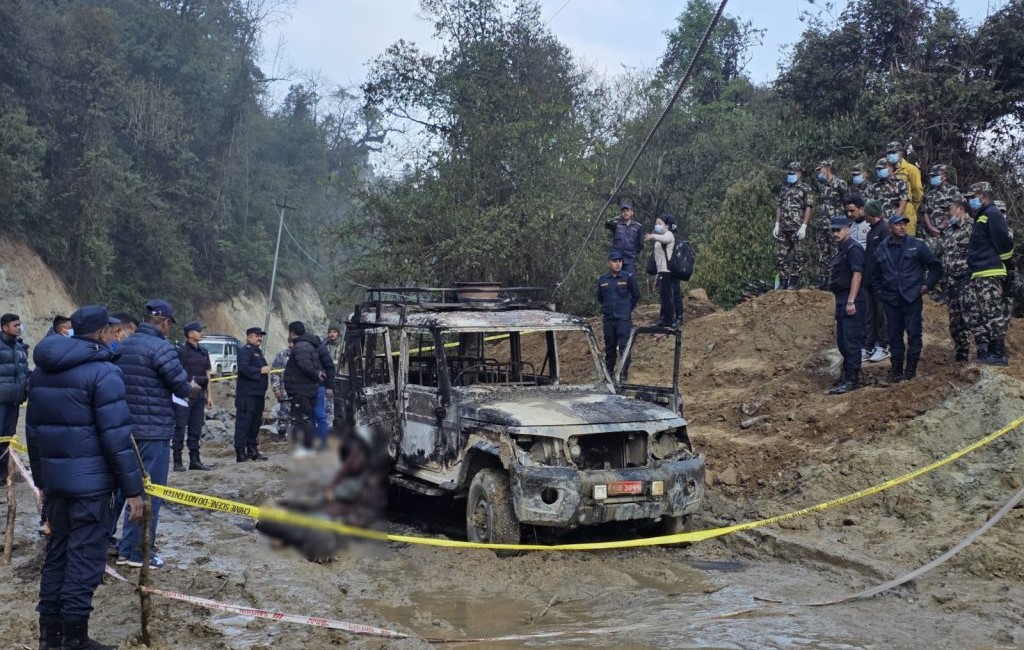 ताप्लेजुङमा जीपमा करेन्ट लागेर आगलागी हुँदा चार जनाको मृत्यु