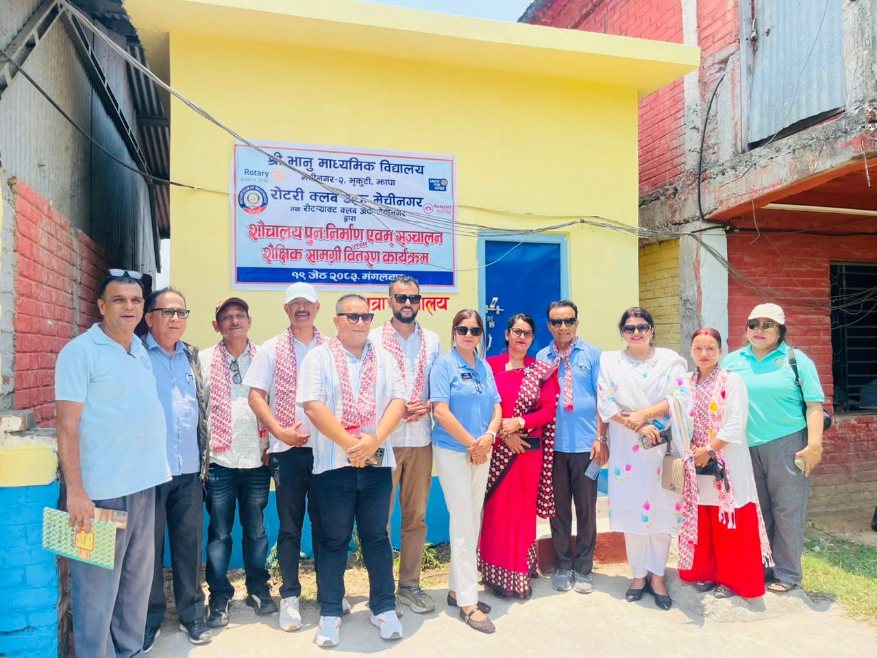 रोटरी क्लब अफ मेचीनगरद्वारा छात्रा शौचालय पुनर्निर्माण गरी विद्यालयलाई हस्तान्तरण