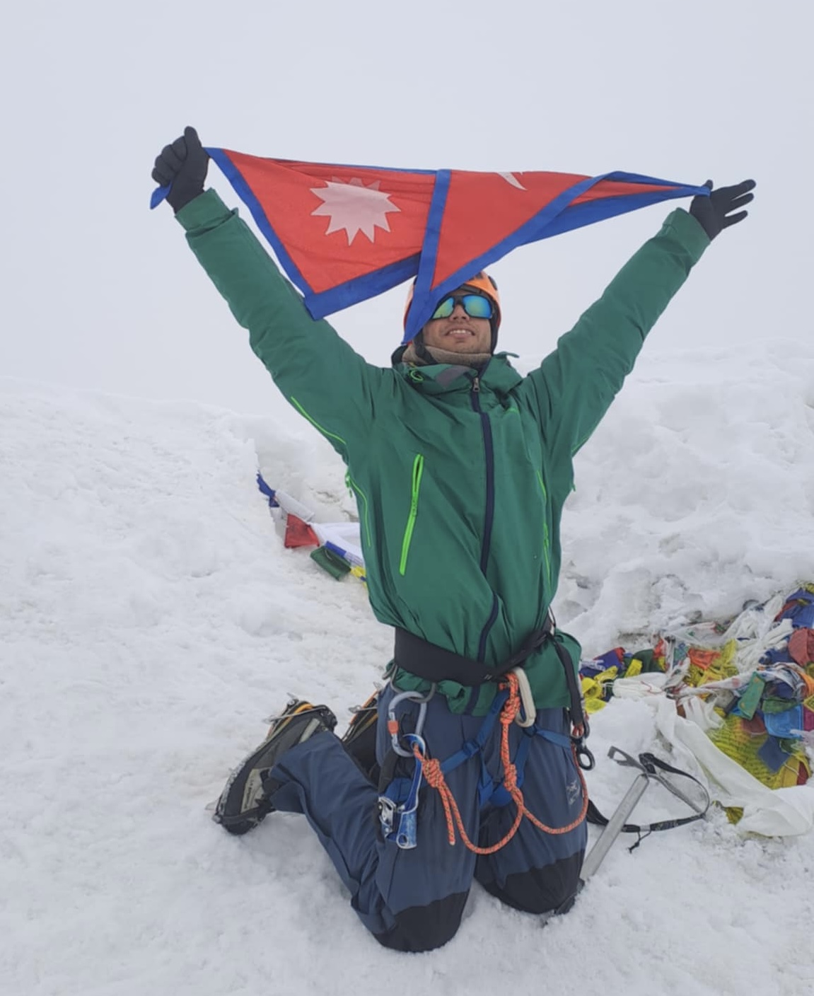 मेचीनगरका जयरामद्वारा आइल्याण्ड पिक  हिमालको सफल आरोहण