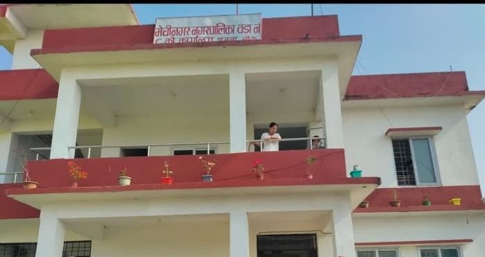 मेचीनगर ८ मा खोलाको जग्गा हालसाविक गरिदिने भन्दै २० लाख लेनदेनको उजुरी