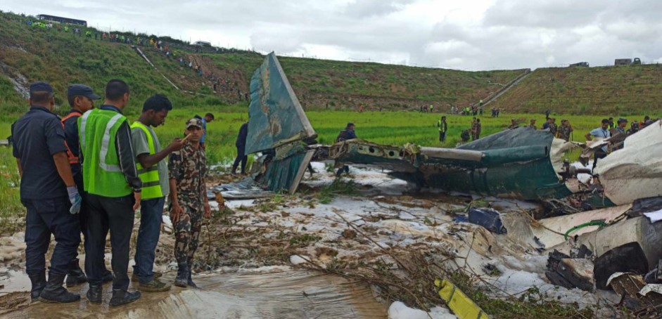 सौर्यको विमान दुर्घटना हुदाँ १८ जनाको मृत्यु : एक जनाको जिवितै उद्धार